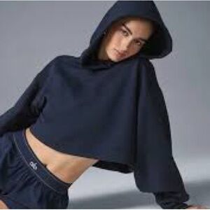 NWOT - alo yoga Bae hoodie in Navy size Small